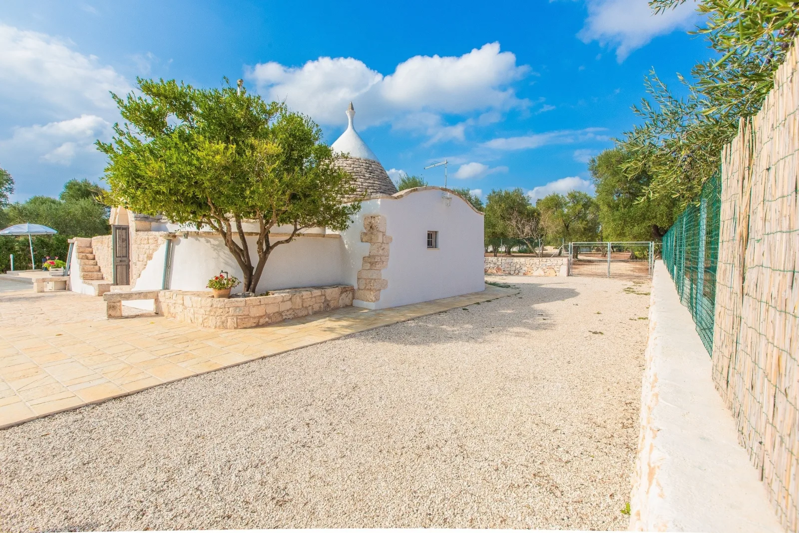 Trullo mit privatem Pool - umzäunter Garten