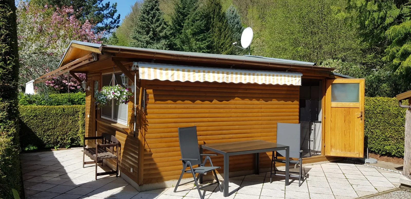 Poolhaus im Südharz