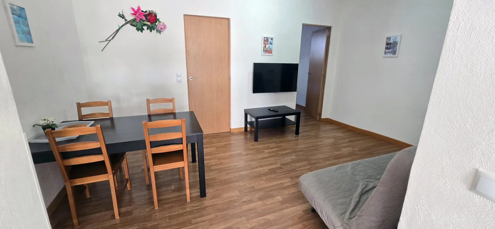 2 Schlafzimmer - ruhige Lage - Pool - Parkplatz