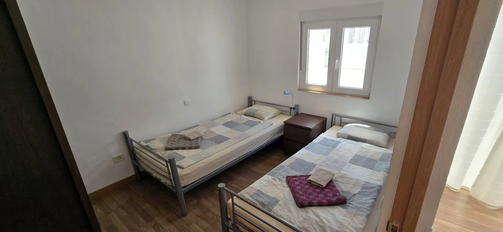 2 Schlafzimmer - ruhige Lage - Pool - Parkplatz