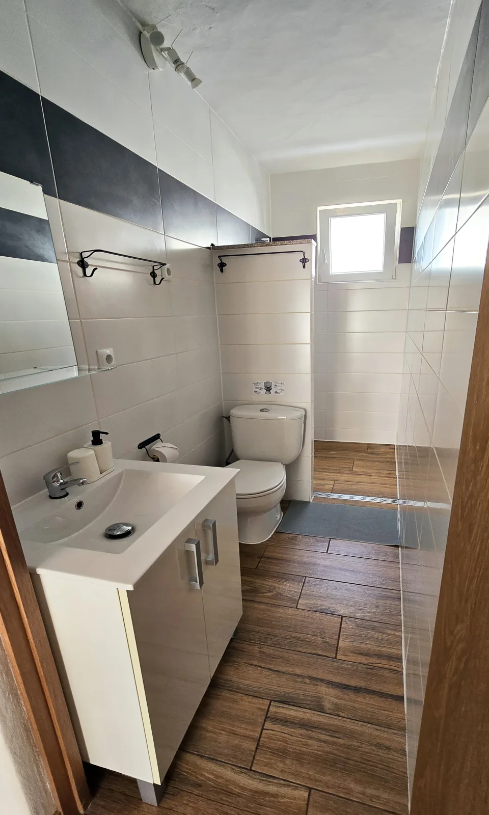 2 Schlafzimmer - ruhige Lage - Pool - Parkplatz