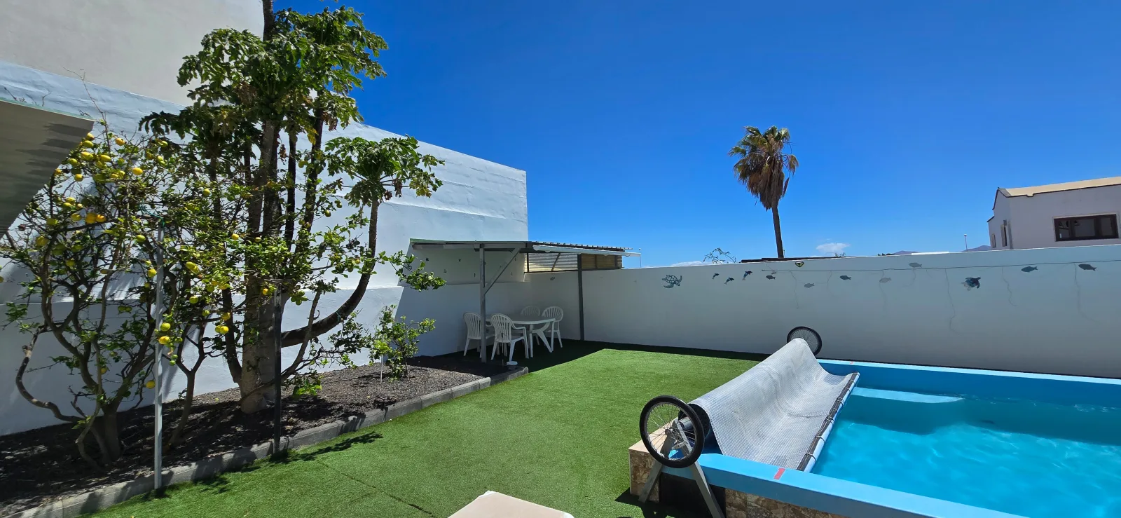 2 Schlafzimmer - ruhige Lage - Pool - Parkplatz
