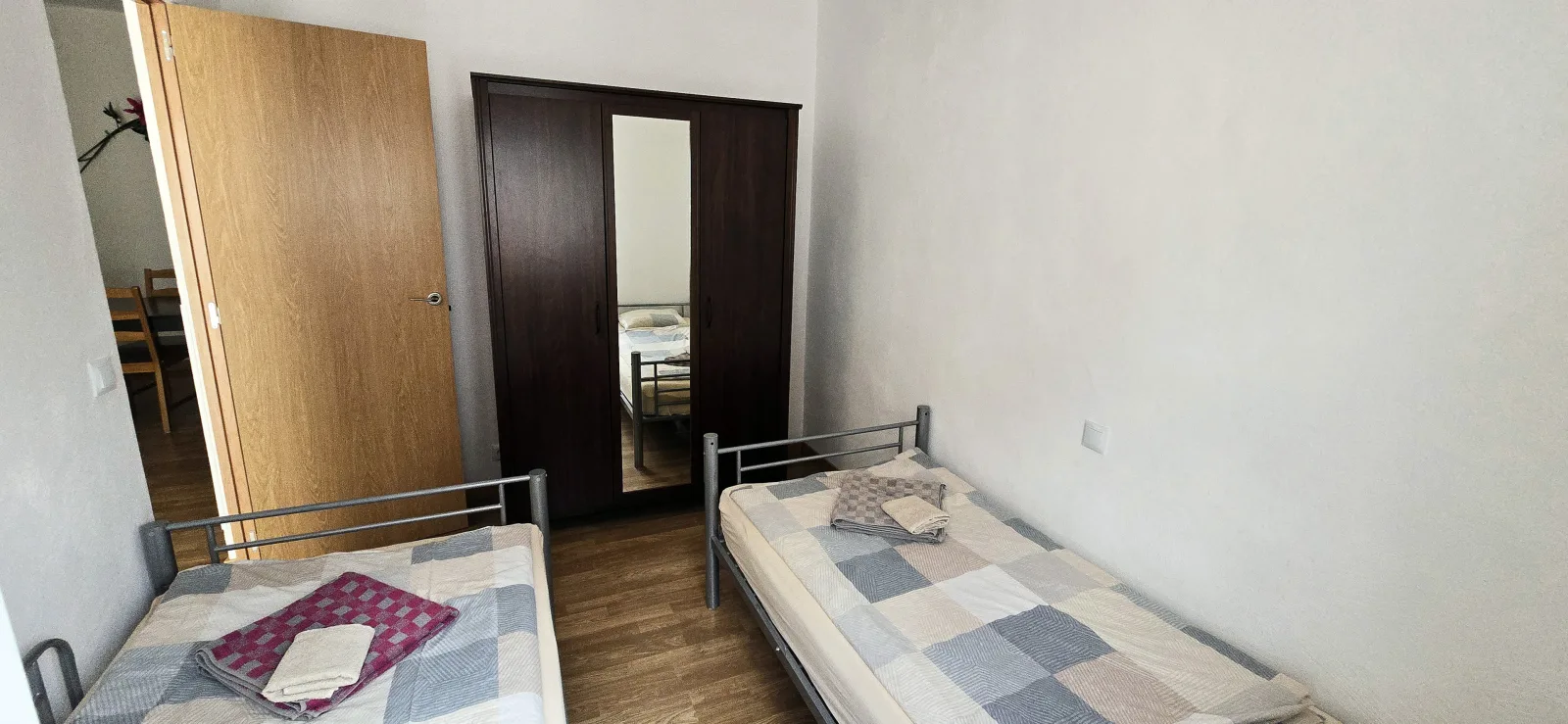 2 Schlafzimmer - ruhige Lage - Pool - Parkplatz