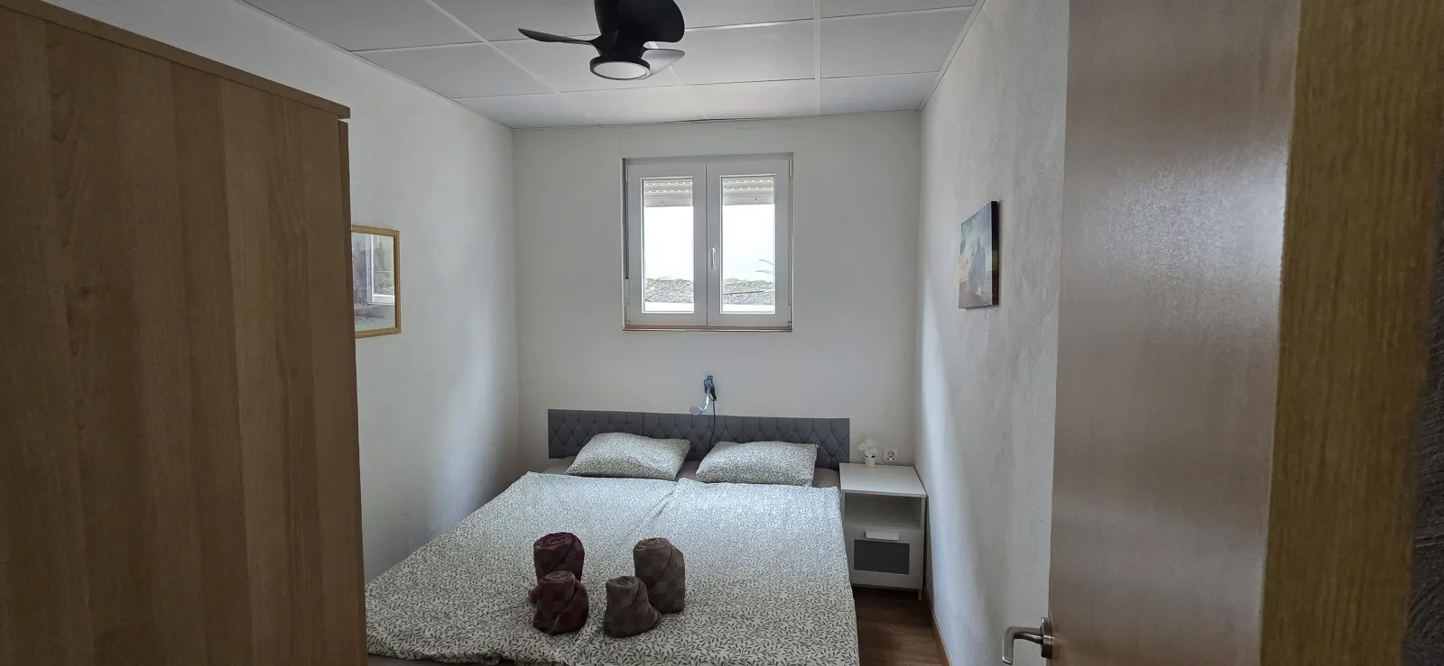 2 Schlafzimmer - ruhige Lage - Pool - Parkplatz