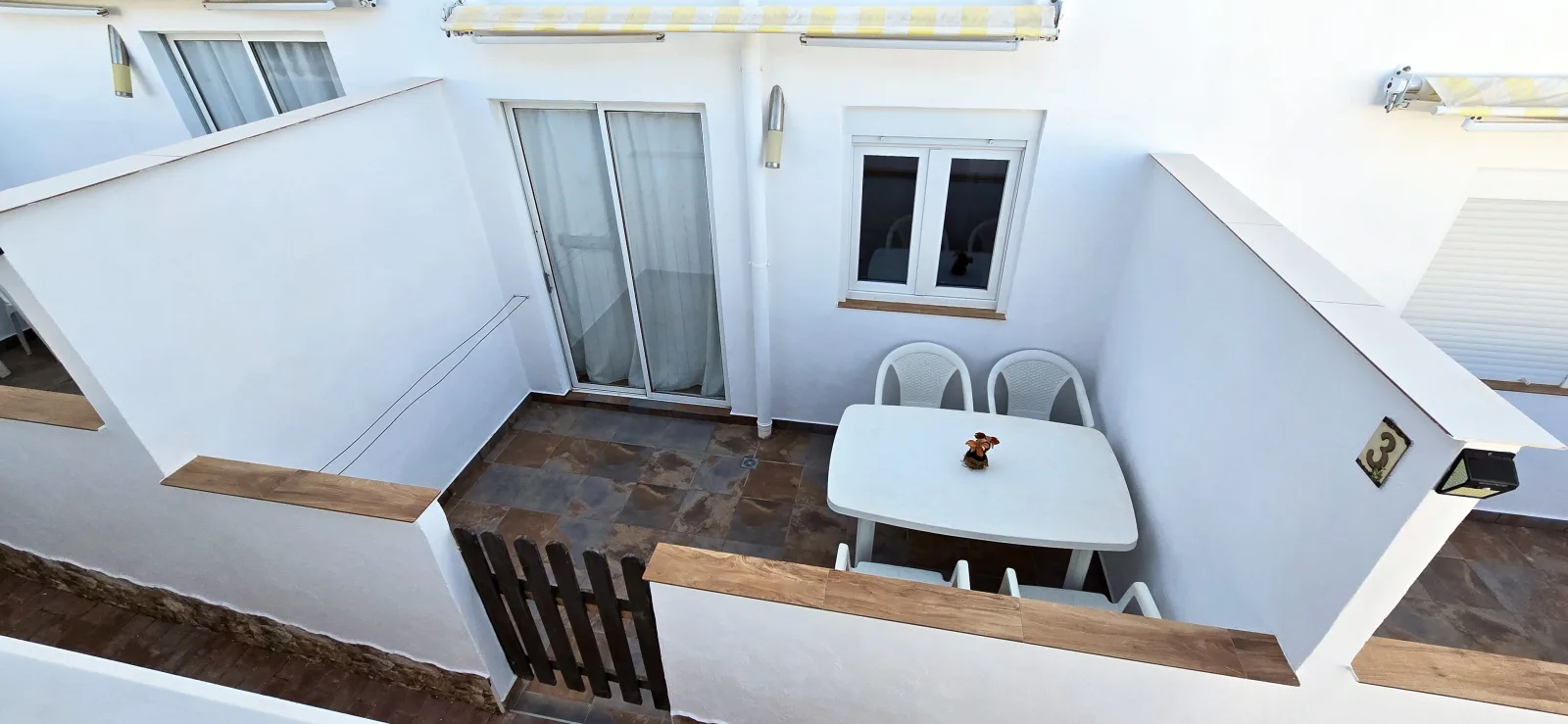 2 Schlafzimmer - ruhige Lage - Pool - Parkplatz