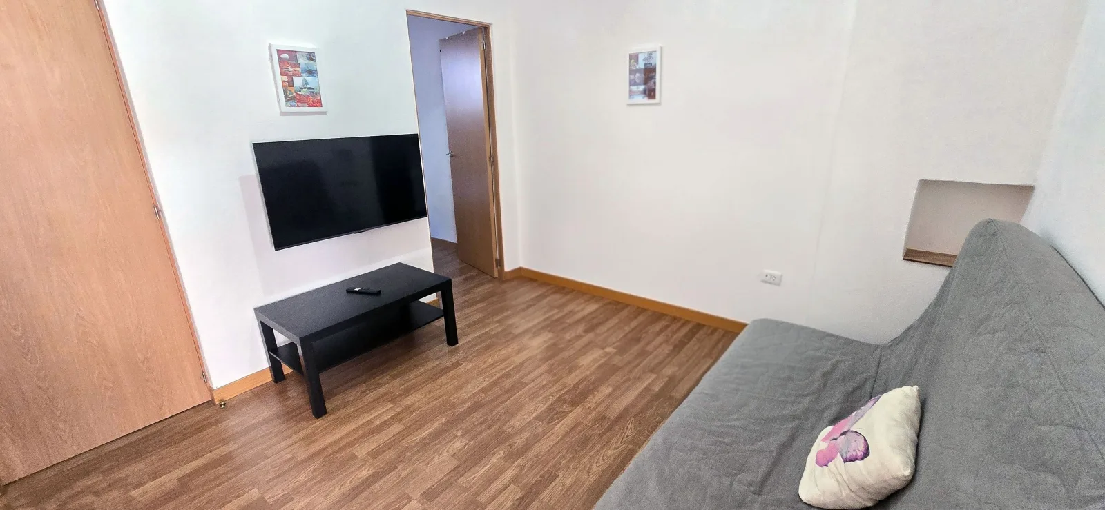 2 Schlafzimmer - ruhige Lage - Pool - Parkplatz