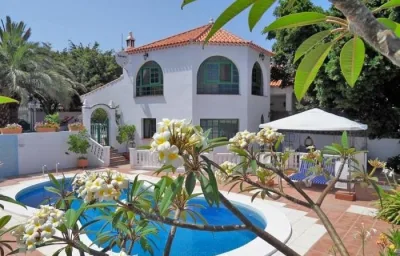 Ferienhaus mit privatem pool - F4956