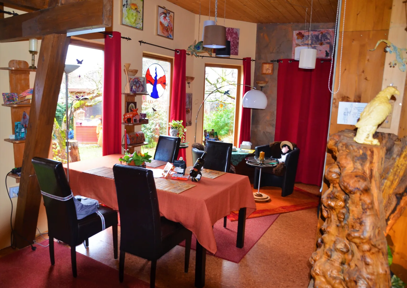 Rotes Kreativ-Ferienhaus