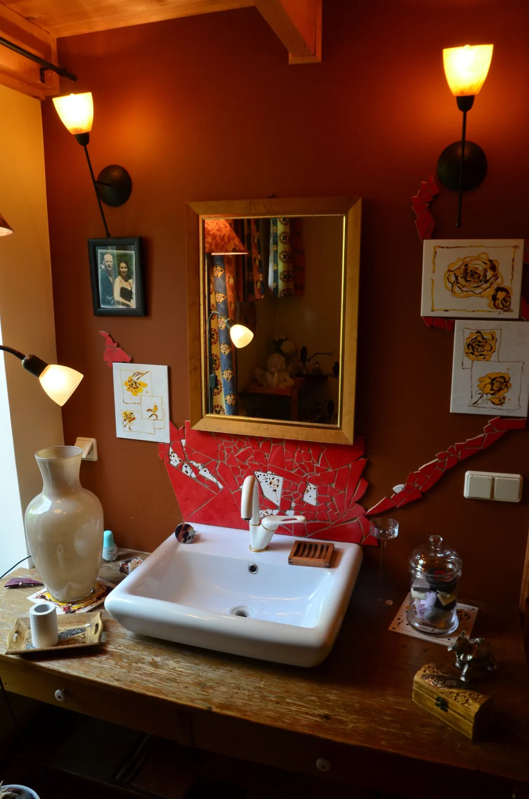 Rotes Kreativ-Ferienhaus