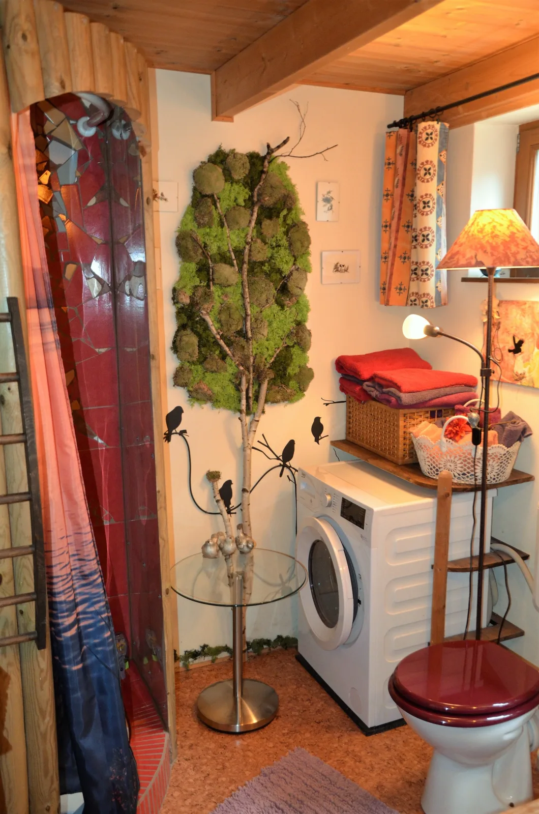 Rotes Kreativ-Ferienhaus
