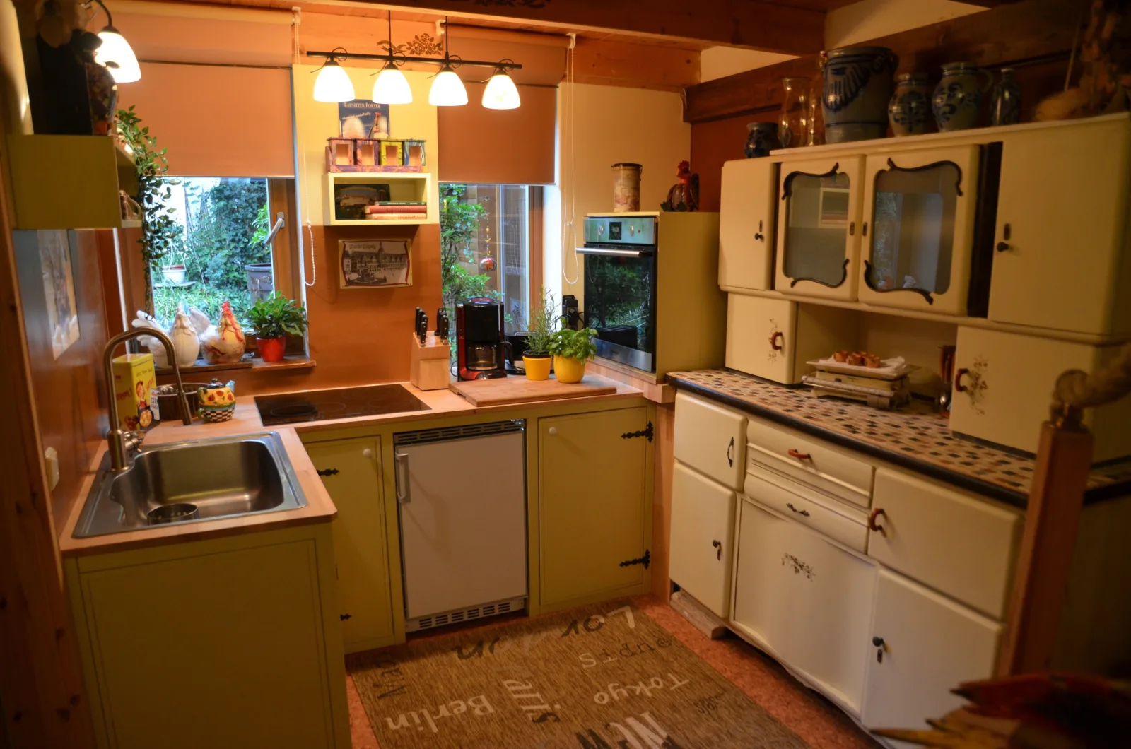 Rotes Kreativ-Ferienhaus