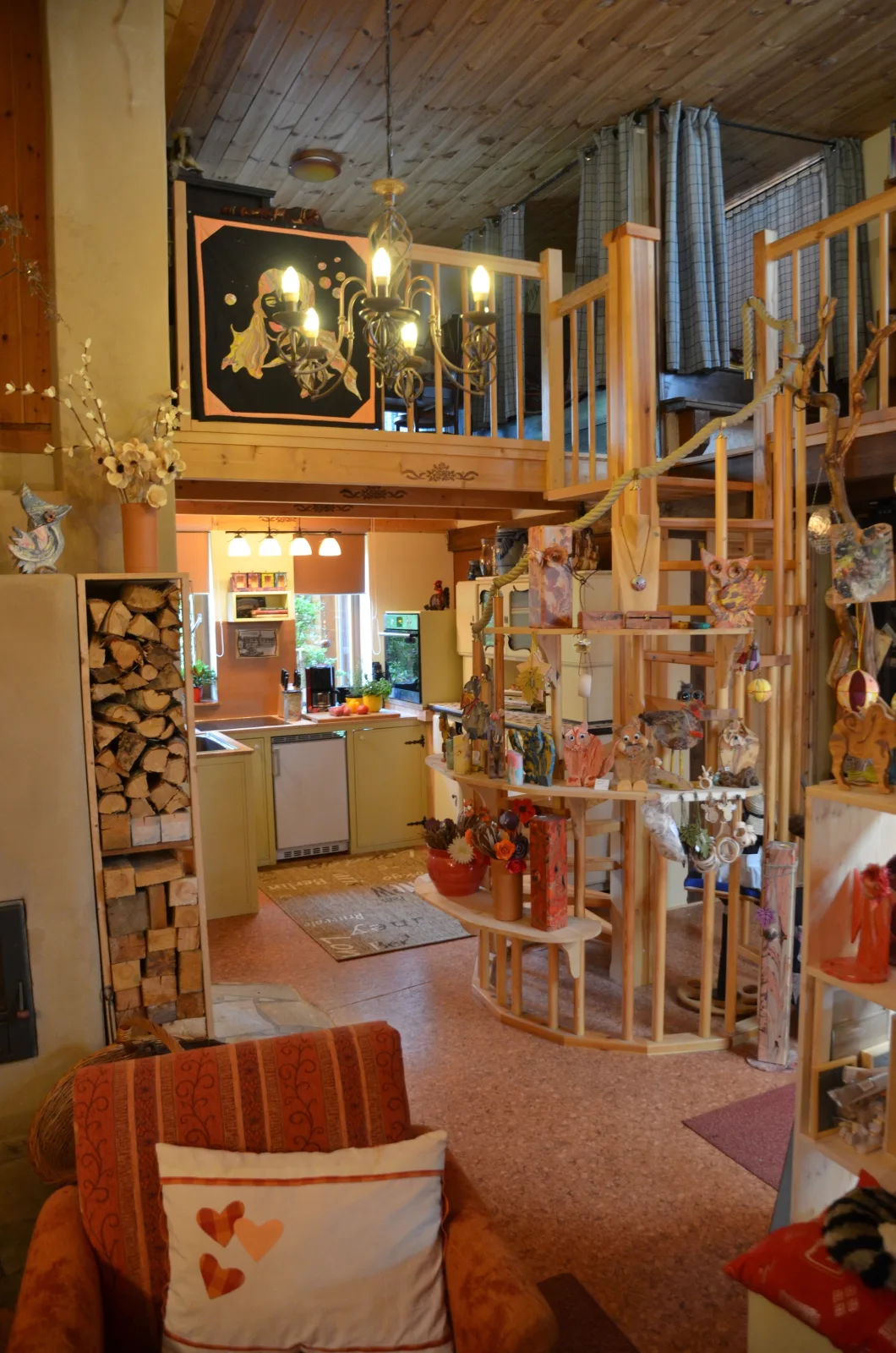 Rotes Kreativ-Ferienhaus