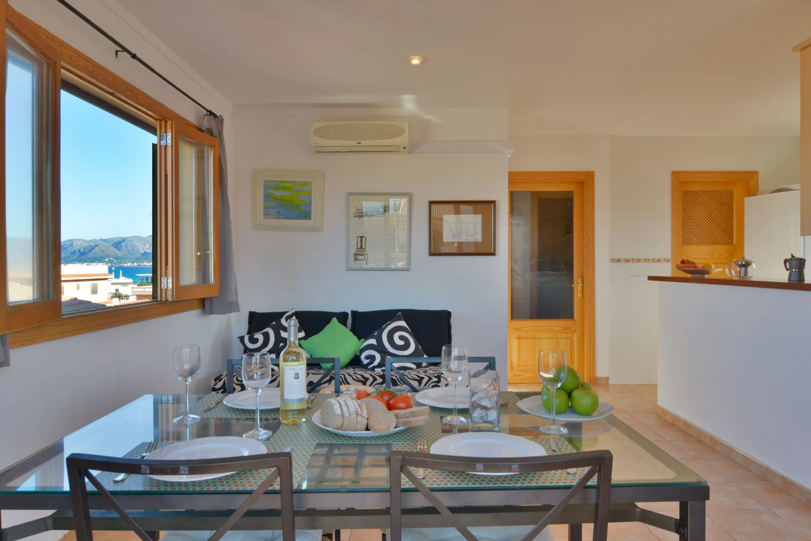 Seaside Family Apartment 200 mts from the Beach