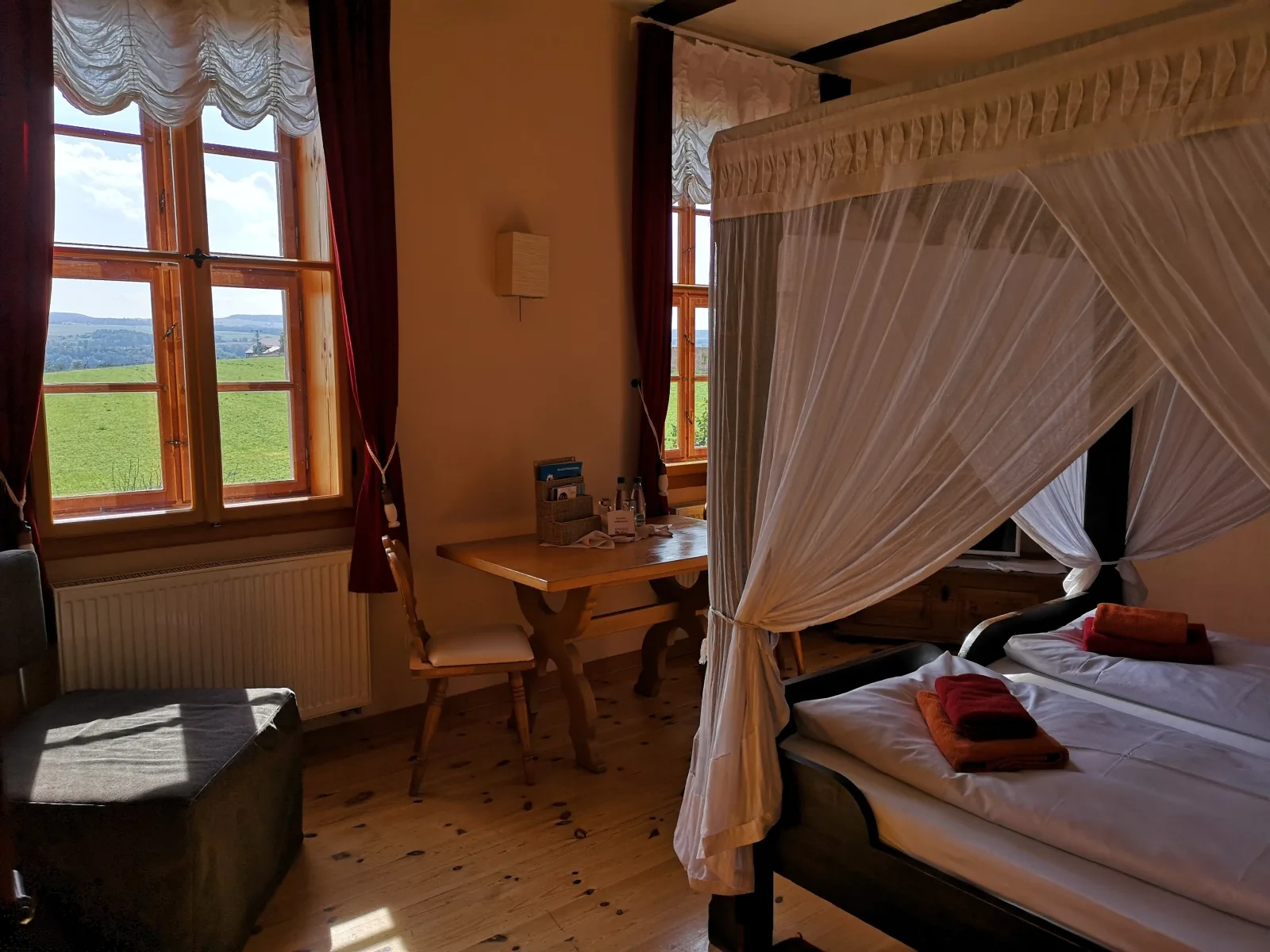 Urlaub im historischen Rittergut Positz aus dem 16. Jahrhundert - individuelle, lichtdurchflutete Romantikzimmer