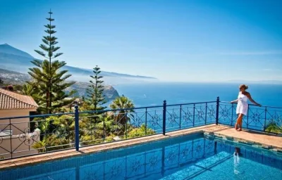 Villa mit Pool und Traumblick - F5858