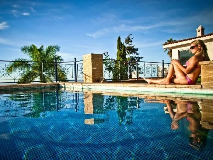Villa mit Pool und Traumblick - F5858
