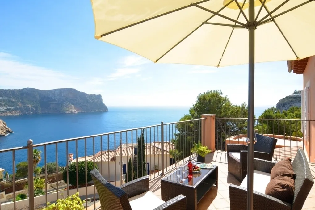 Charming Villa with Sea Views & Pool. Up to 7 Guests