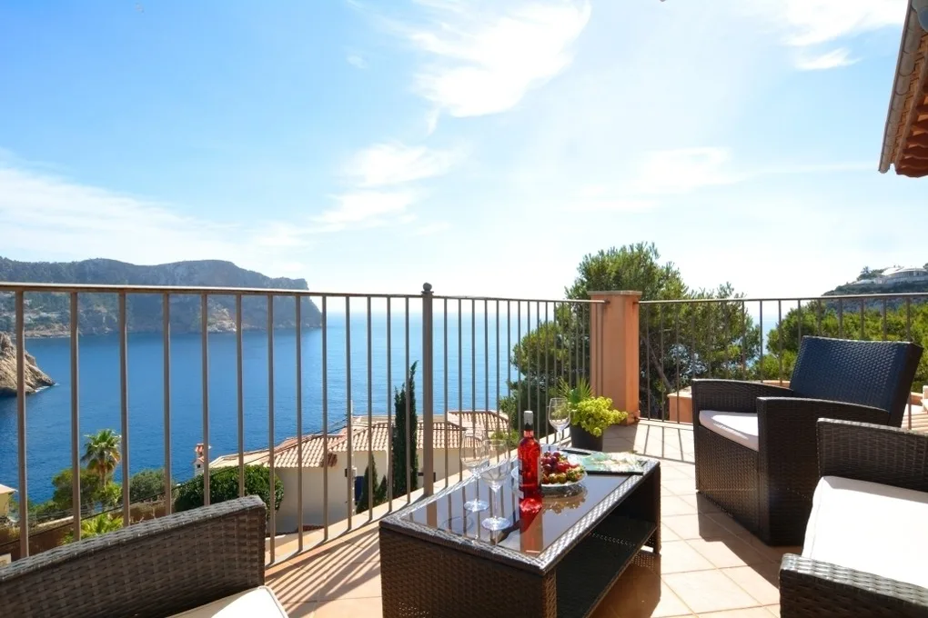 Charming Villa with Sea Views & Pool. Up to 7 Guests
