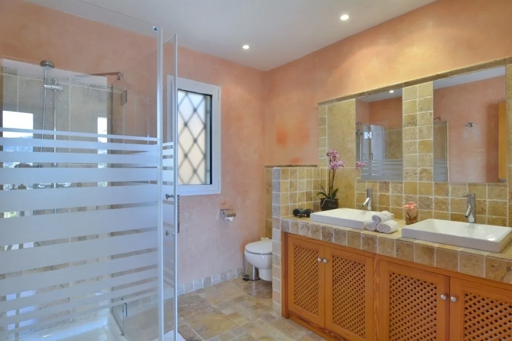 Charming Villa with Sea Views & Pool. Up to 7 Guests
