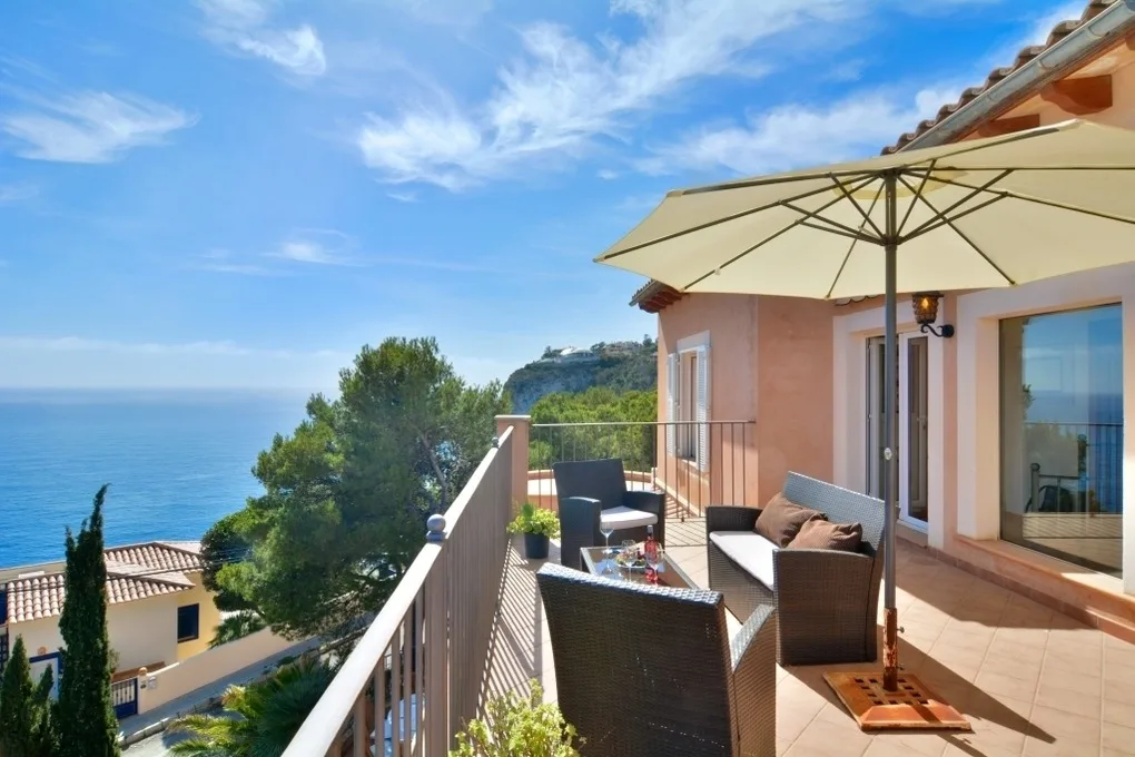 Charming Villa with Sea Views & Pool. Up to 7 Guests