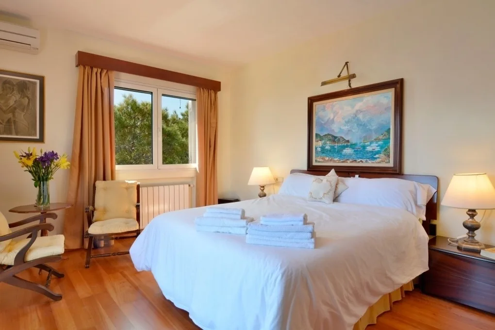 Charming Villa with Sea Views & Pool. Up to 7 Guests