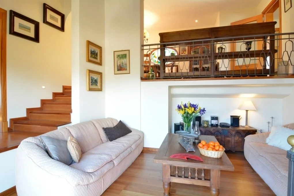 Charming Villa with Sea Views & Pool. Up to 7 Guests