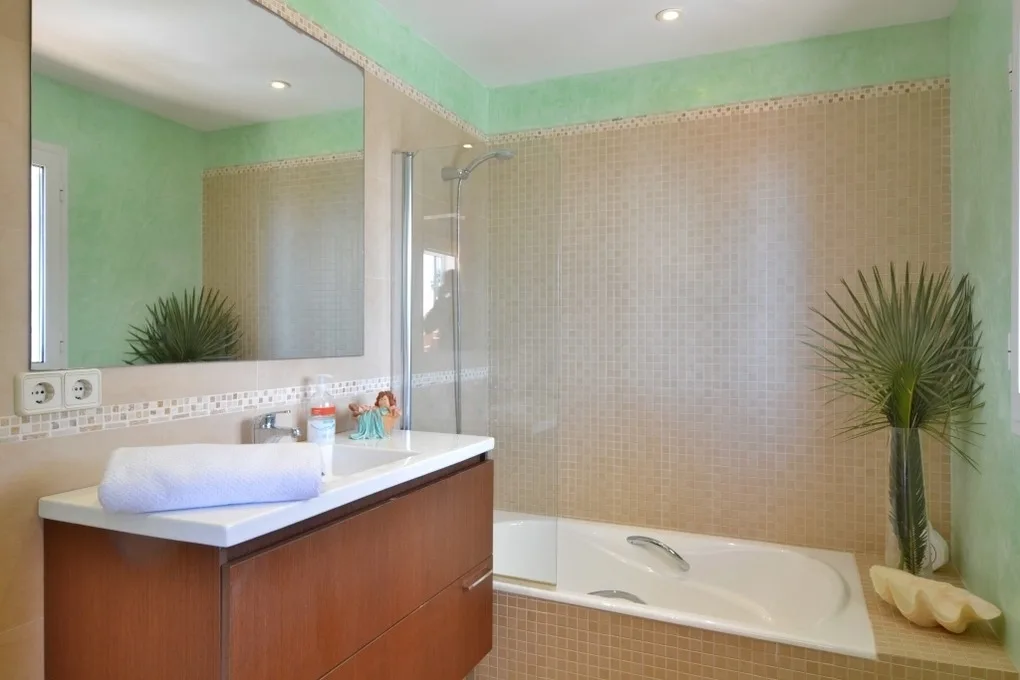 Charming Villa with Sea Views & Pool. Up to 7 Guests