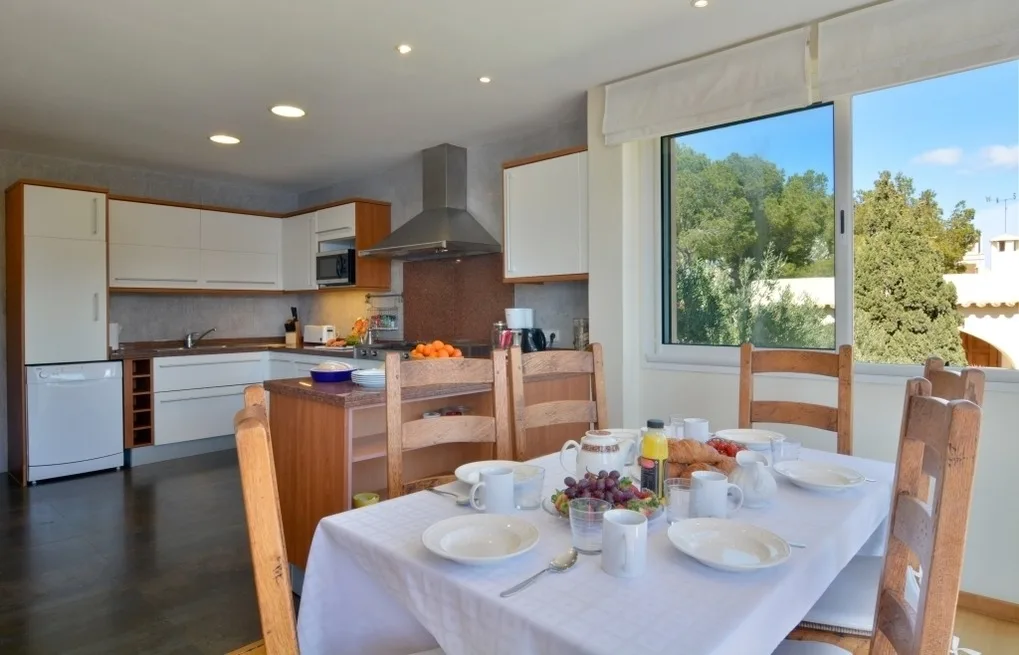 Charming Villa with Sea Views & Pool. Up to 7 Guests