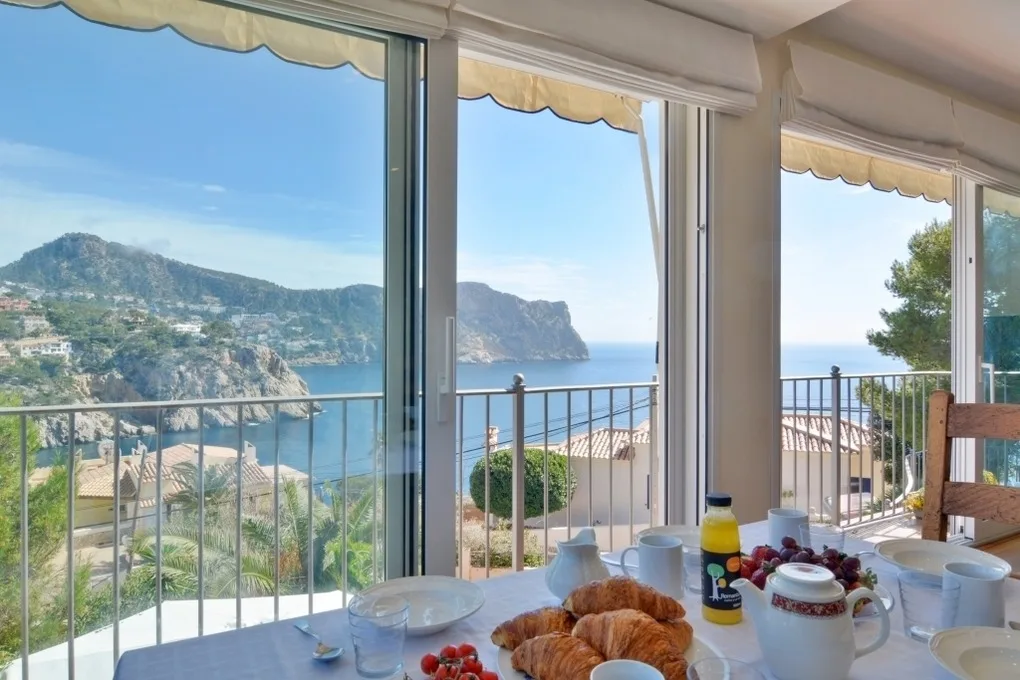 Charming Villa with Sea Views & Pool. Up to 7 Guests