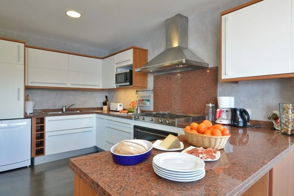 Charming Villa with Sea Views & Pool. Up to 7 Guests