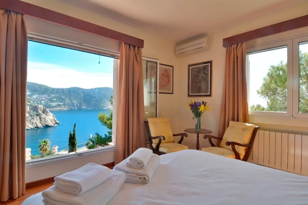 Charming Villa with Sea Views & Pool. Up to 7 Guests