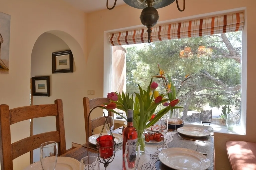 Charming Villa with Sea Views & Pool. Up to 7 Guests