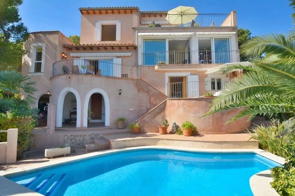 Charming Villa with Sea Views & Pool. Up to 7 Guests
