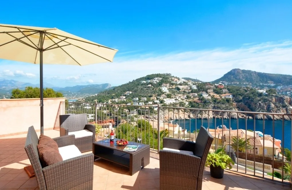 Charming Villa with Sea Views & Pool. Up to 7 Guests