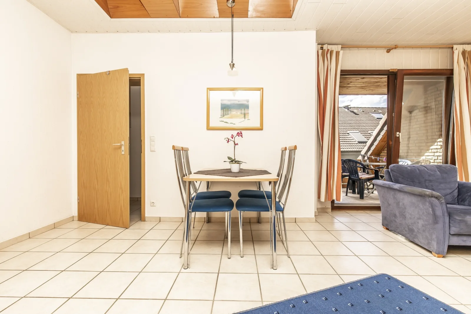 Apartment mit Balkon