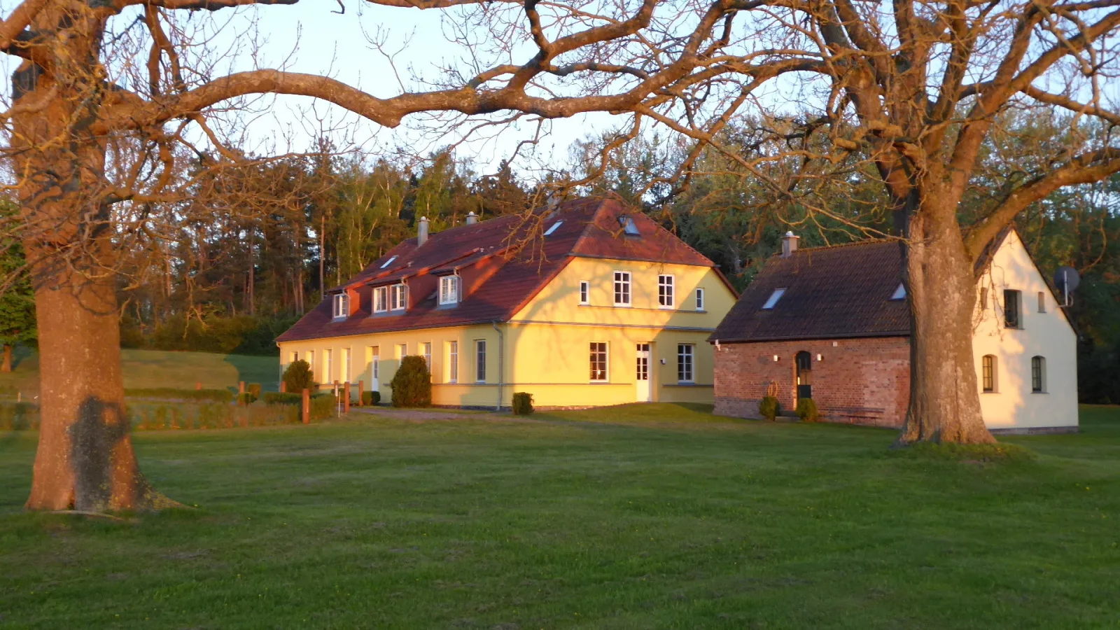 Gut Rattelvitz, Galerie F WEST