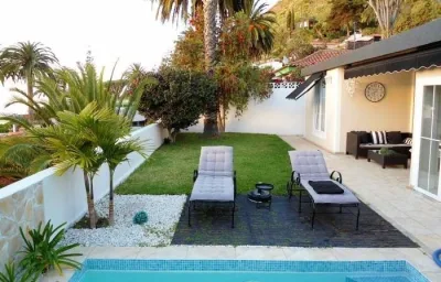 Ferienhaus mit Pool - F7642