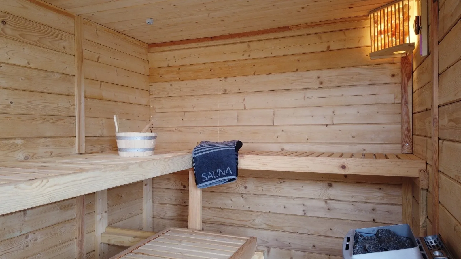 Wellnorama 2 - WellnessFerienhaus mit Pool, Sauna und eigenem Whirlpool mitten in Deutschland