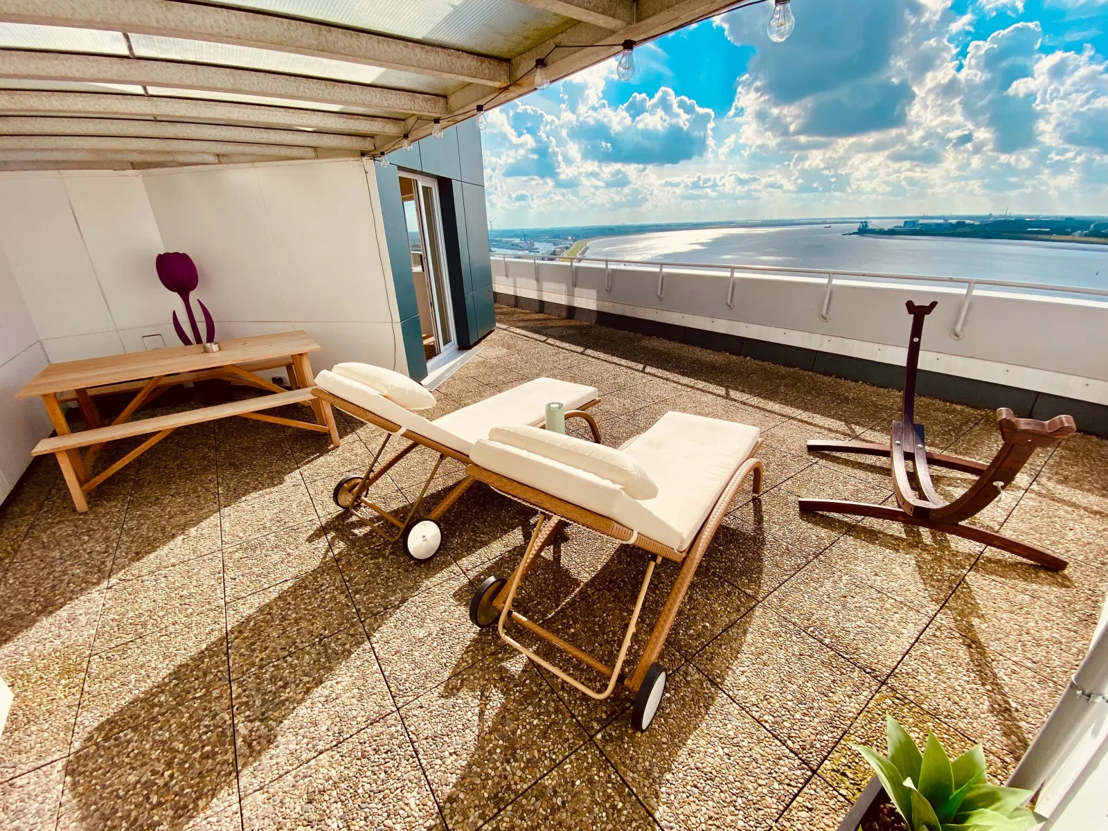 COAST HOUSE Sky Suite