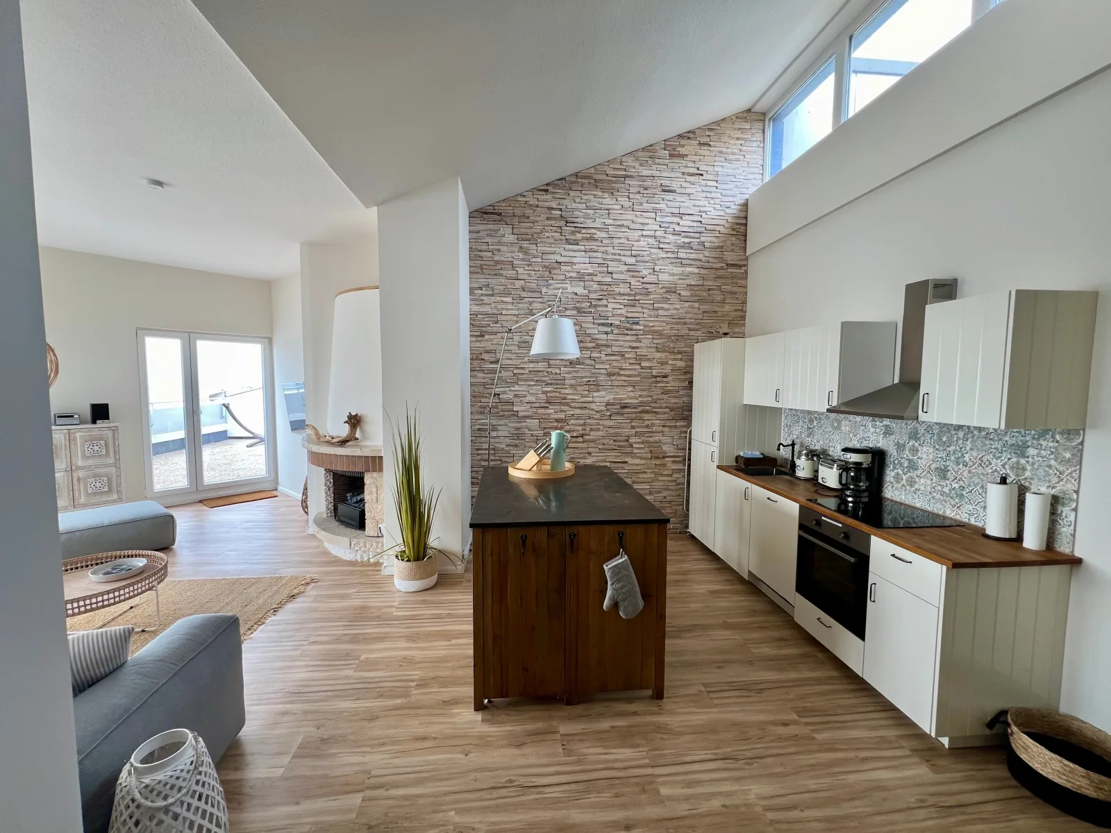 COAST HOUSE Sky Suite