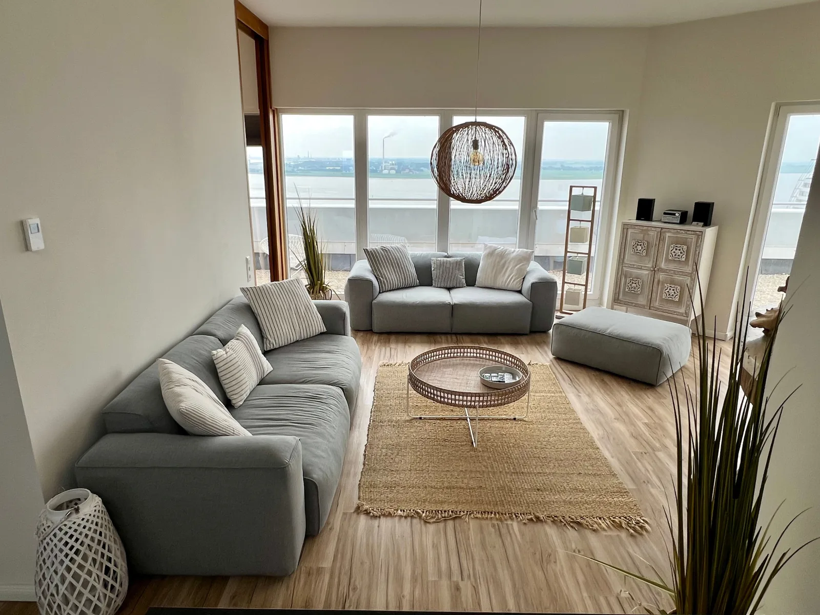 COAST HOUSE Sky Suite
