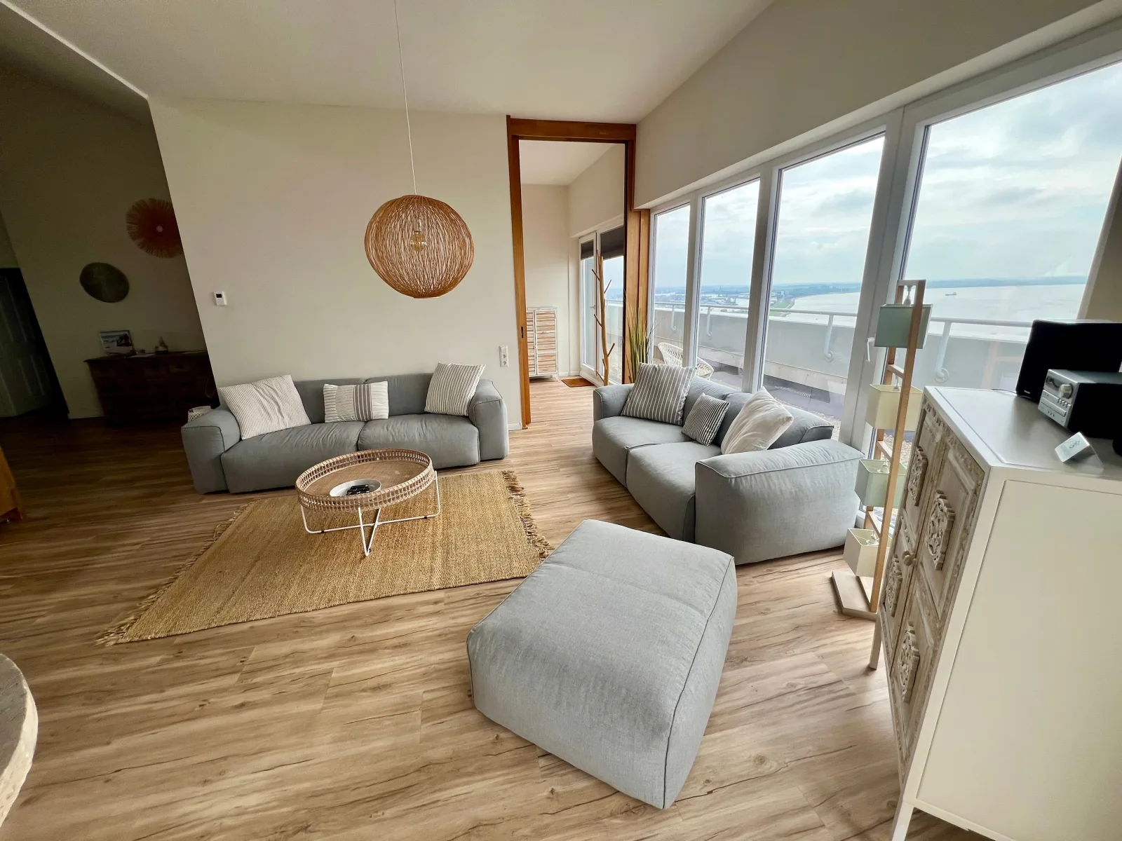 COAST HOUSE Sky Suite