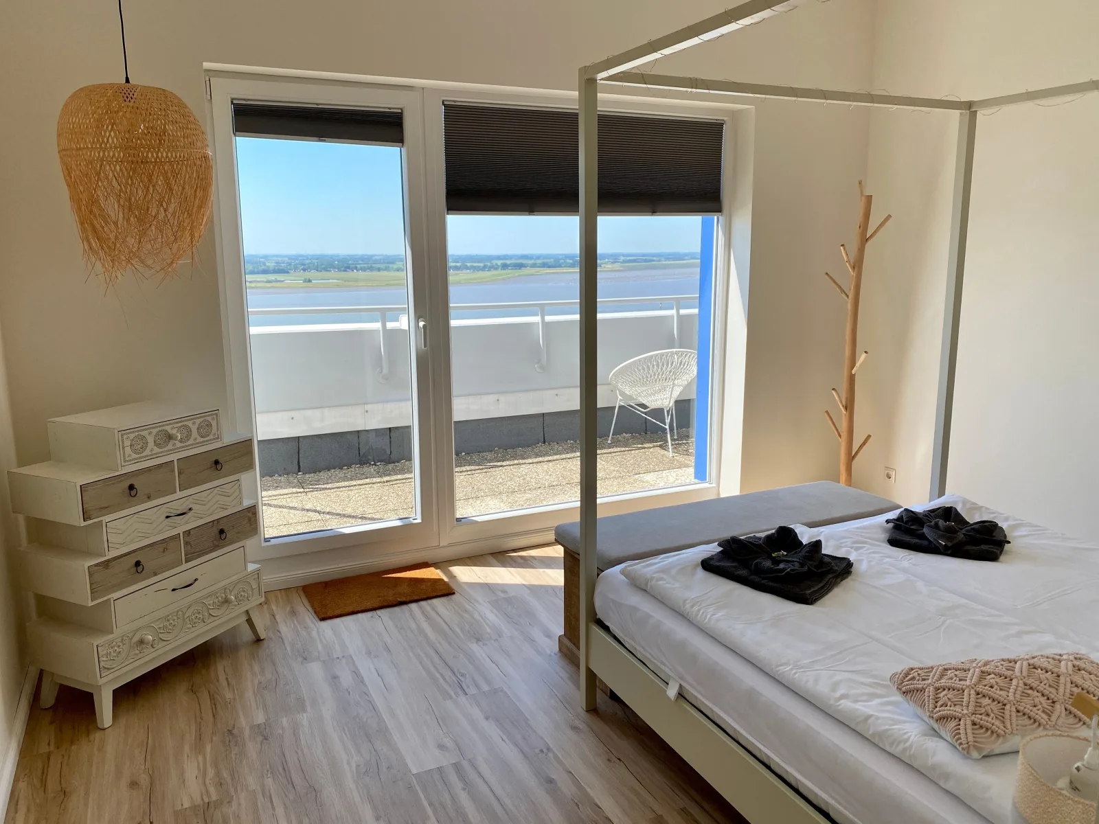 COAST HOUSE Sky Suite