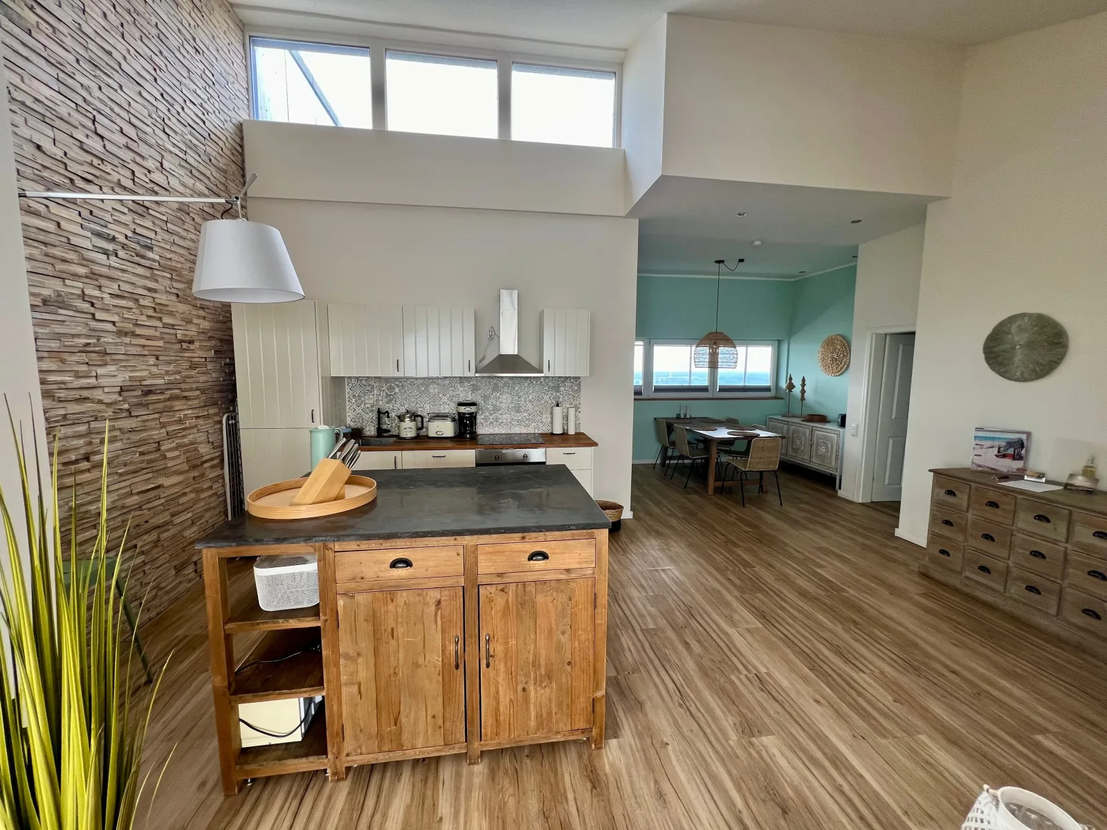 COAST HOUSE Sky Suite