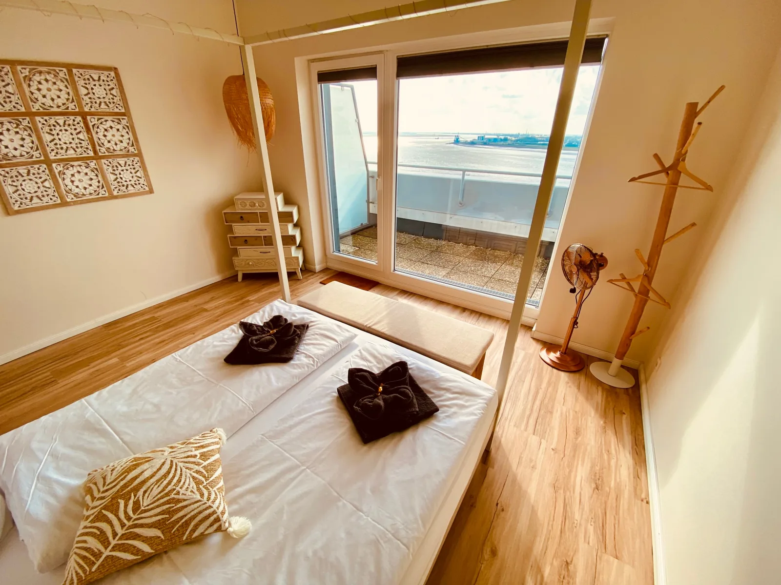 COAST HOUSE Sky Suite
