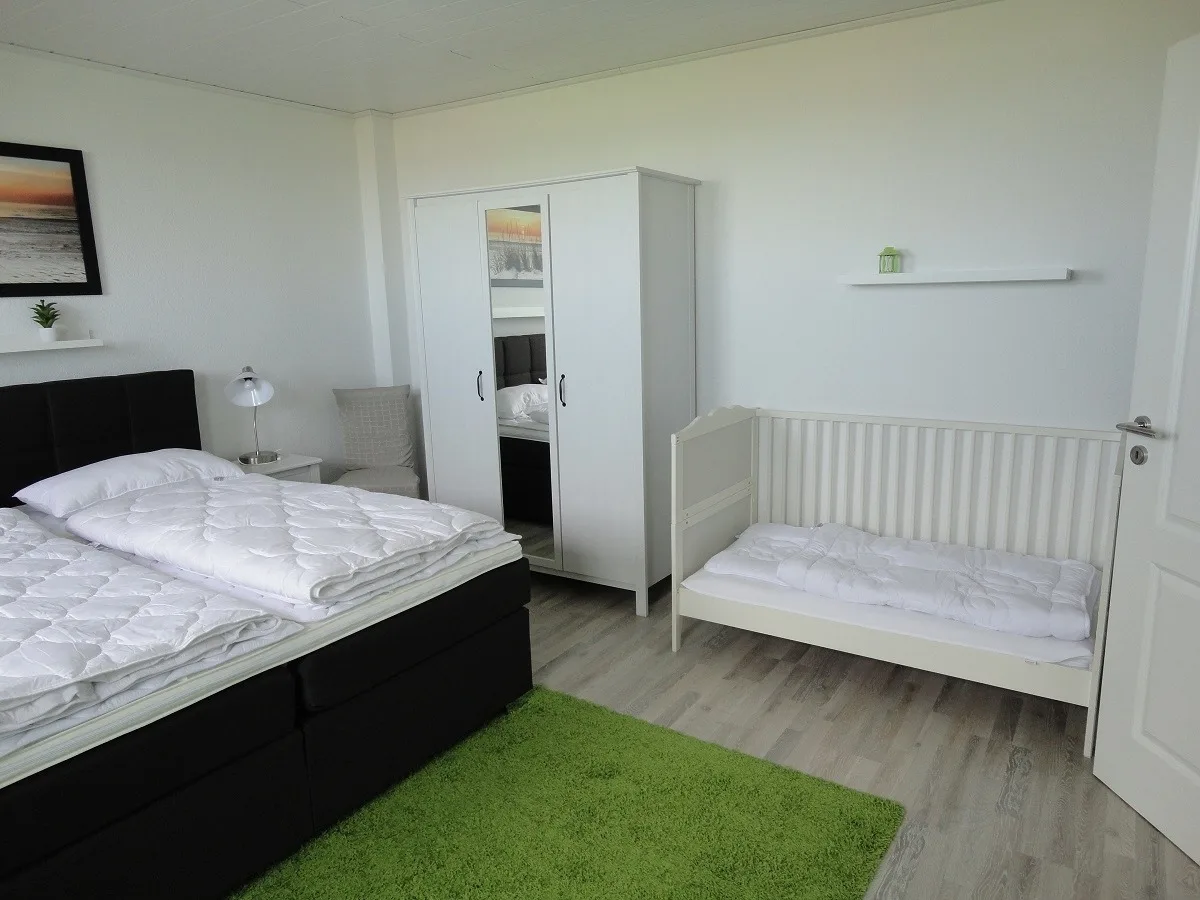 FeWo"Am Deich", Box -Bett, Terrasse, eign                                        . Garten. 70m zum Strand, Fahrradgarage