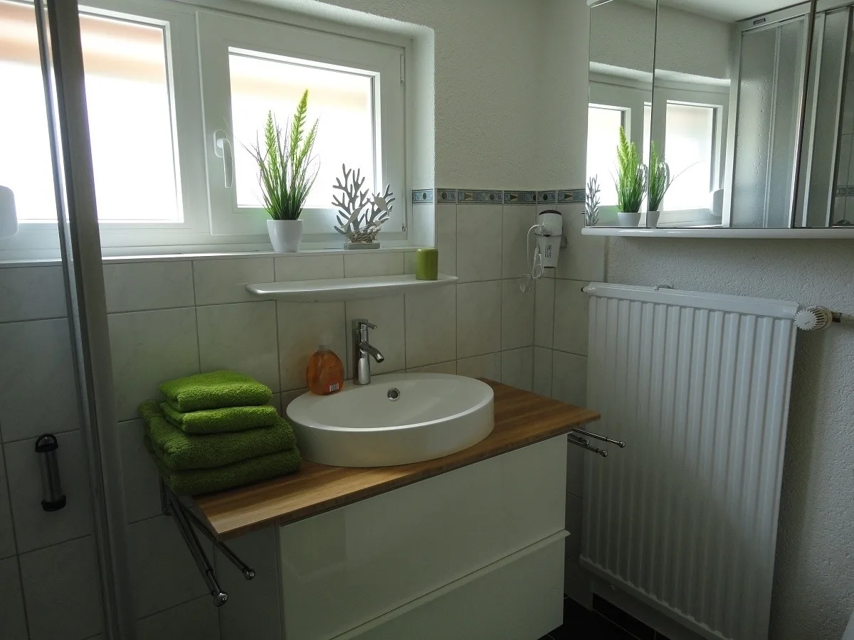 FeWo"Am Deich", Box -Bett, Terrasse, eign                                        . Garten. 70m zum Strand, Fahrradgarage