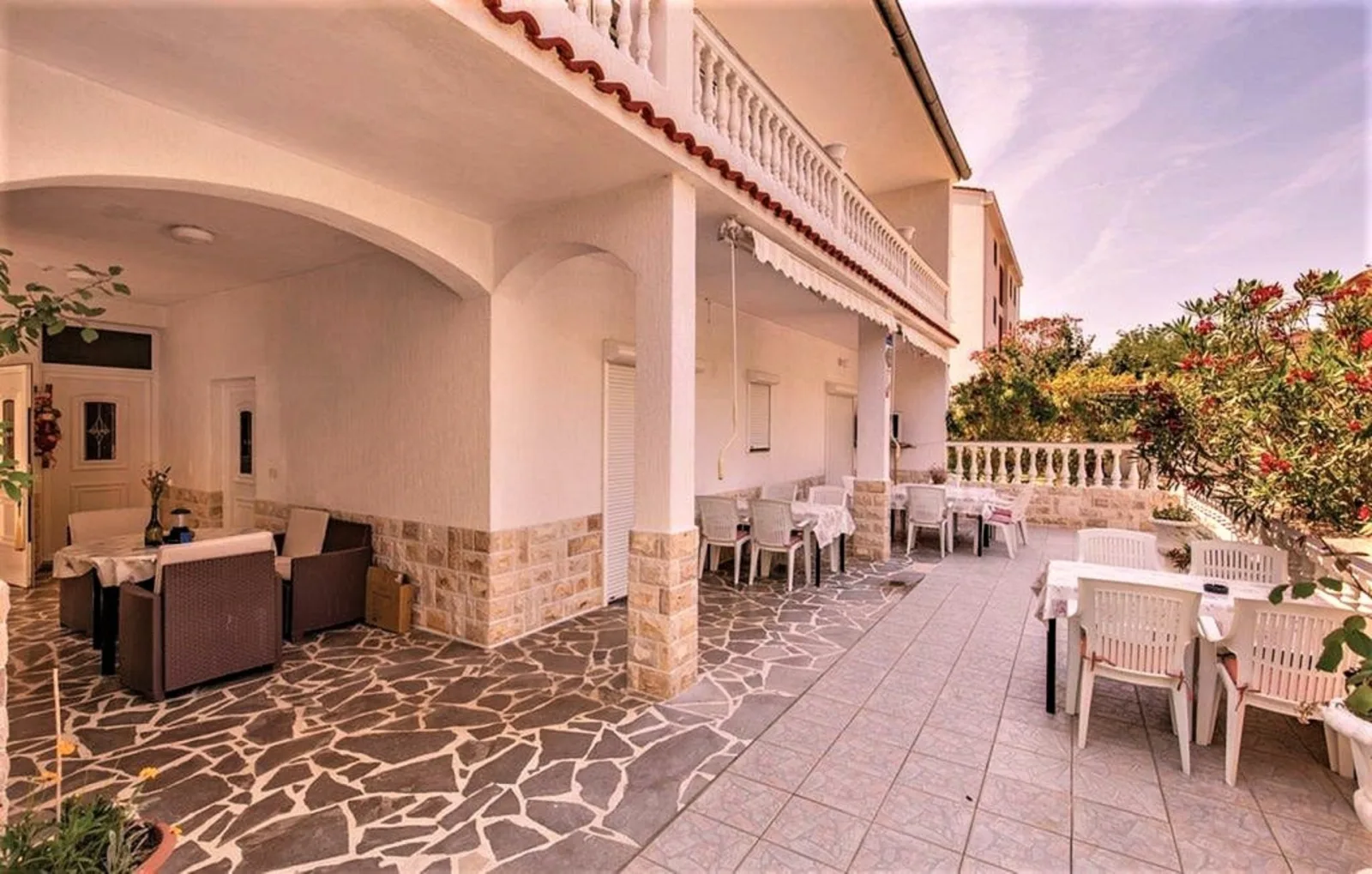 Apartment Daisy- excellent location close to Rab
