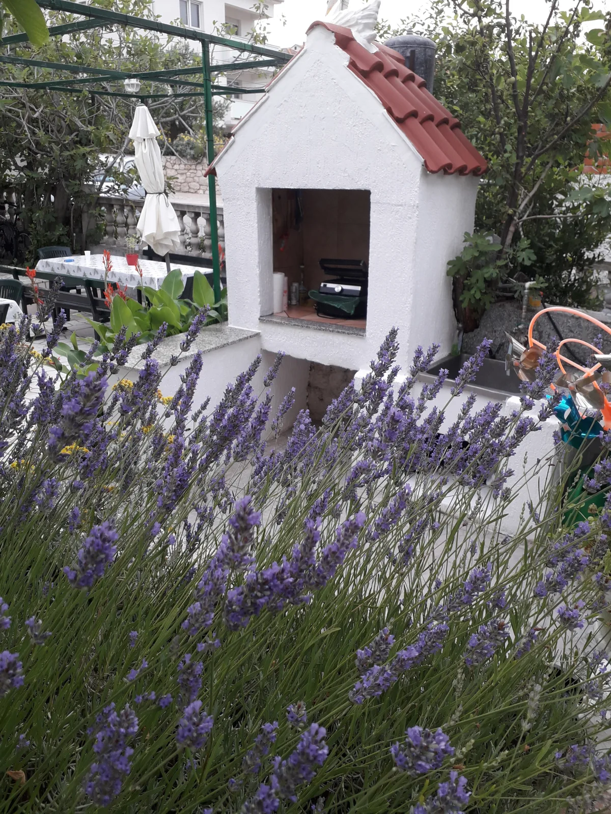 Apartment Daisy- excellent location close to Rab