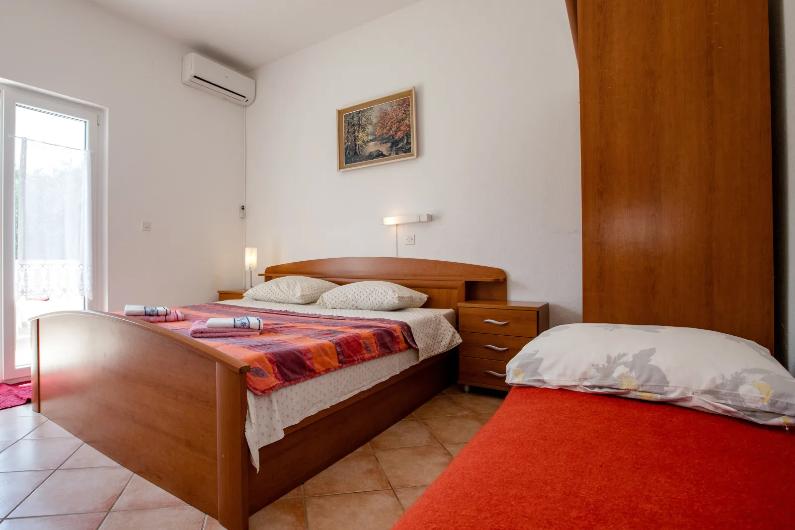 Apartment Daisy- excellent location close to Rab